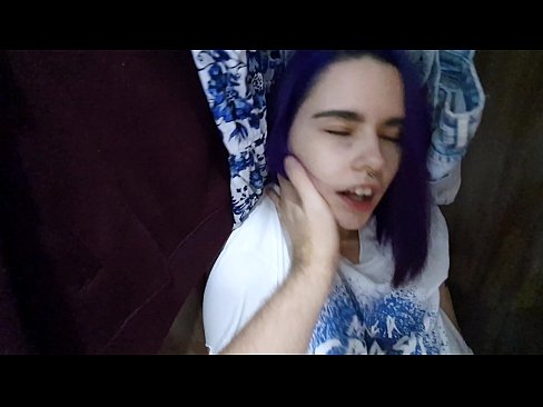 ❤️ I kitea taku tuahine i roto i te kaapata ka awhina ia ia ki te cum Sex i porn mi.bestsexporno.ru